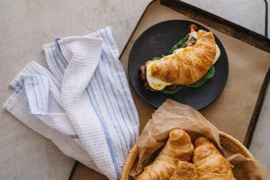 bakery_du_jour_all_butter_croissants_3_packaged